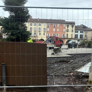 Piazza Cavour, al posto dei listelli in teak arriveranno le lastre di pietra
