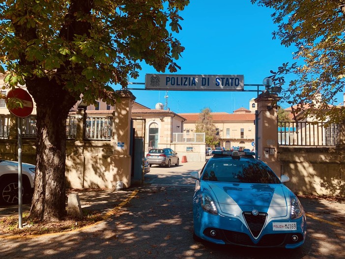 Droga, arresti e perquisizioni: in corso un'operazione a contrasto dello spaccio Droga, arresti e perquisizioni: in corso un'operazione a contrasto dello spaccio