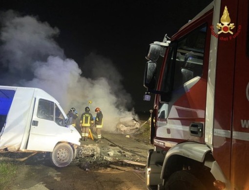 Romentino, 25enne muore nell'auto in fiamme dopo un incidente