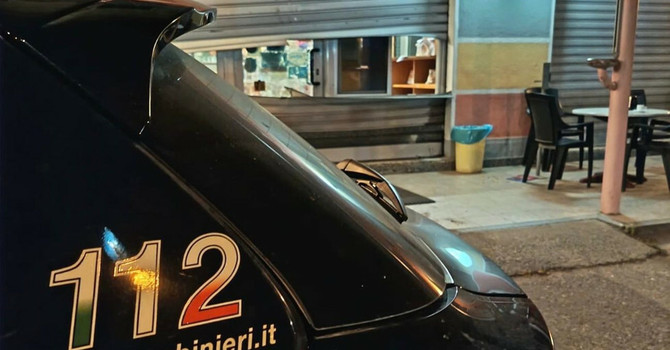 Bar di Roasio nel mirino dei ladri, poi la fuga con l’auto che non si ferma all’alt: Carabiniere investito