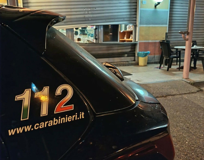 Bar di Roasio nel mirino dei ladri, poi la fuga con l’auto che non si ferma all’alt: Carabiniere investito