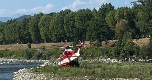 Ragazzina in difficoltà nelle acque del fiume Sesia: padre e zio annegano nel tentativo di soccorrerla Ragazzina in difficoltà nelle acque del fiume Sesia: padre e zio annegano nel tentativo di soccorrerla