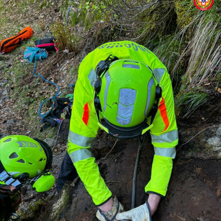 Schiacciato da un grosso masso a Valdilana, escursionista finisce al Cto