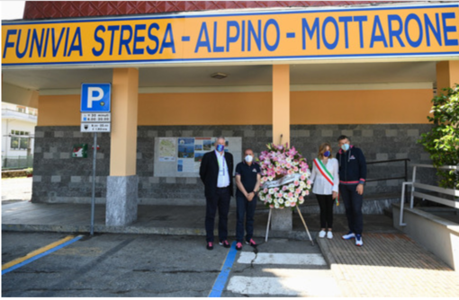 Stresa: l'omaggio del Giro d'Italia alle vittime della funivia