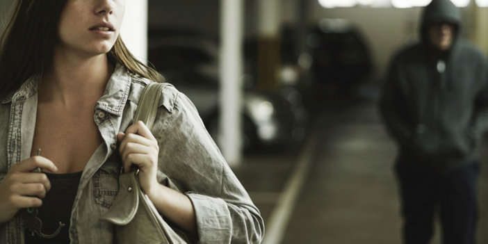 Casale: atti persecutori verso l'ex fidanzatina. Arrestato un 17enne