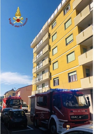 Principio di incendio in un alloggio, momenti di paura a Serravalle