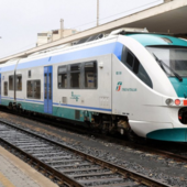 «Treni, niente riapertura per le tratte locali sospese. E a luglio nuovi aumenti»