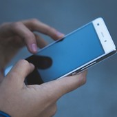 Frodi telefoniche, arriva il numero a tre cifre: così si riconosceranno le chiamate affidabili
