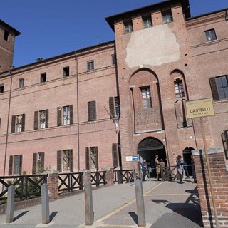 Durante la direttissima inveisce contro la giudice e aggredisce gli agenti di scorta