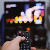 Come organizzare una serata cinema a casa senza perdersi tra mille scelte Come organizzare una serata cinema a casa senza perdersi tra mille scelte