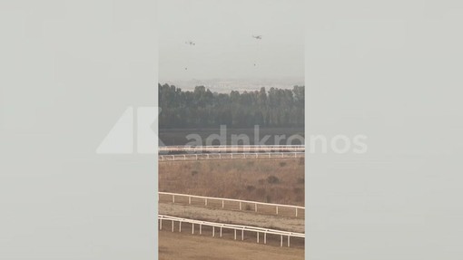 Incendio nel cagliaritano, elicotteri in azione vicino a un ippodromo Incendio nel cagliaritano, elicotteri in azione vicino a un ippodromo