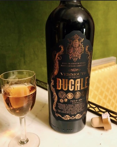 Vermouth Ducale, un vino aromatizzato dal sapore antico che da oltre 200 anni non smette di stupire. Ecco perché non può mancare a casa tua!