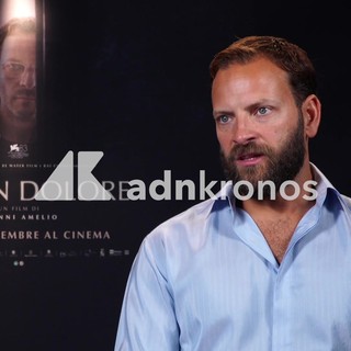 Venezia 83, Alessandro Borghi: "L'indifferenza non mi appartiene, a mio figlio insegnerò ad aiutare gli altri" Venezia 83, Alessandro Borghi: "L'indifferenza non mi appartiene, a mio figlio insegnerò ad aiutare gli altri"
