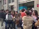 "Vogliamo un cambiamento", a Milano giovani in fila al consolato spagnolo per votare "Vogliamo un cambiamento", a Milano giovani in fila al consolato spagnolo per votare