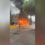 Proteste degli studenti in Francia, le immagini di un bus in fiamme a Marsiglia Proteste degli studenti in Francia, le immagini di un bus in fiamme a Marsiglia