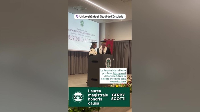 Gerry Scotti è dottore in Scienze della comunicazione, il momento della proclamazione