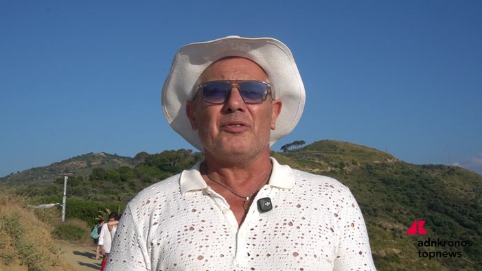 Gianfranco Molino al Rito della Luce a Fiumara d'Arte: "Il punto solstiziale della "Piramide - 38° parallelo" trovato grazie allo sportello di una 500"
