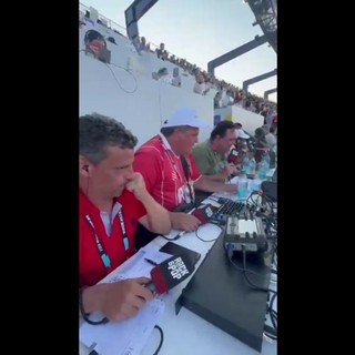 Paraguay batte Germania, le lacrime del radiocronista allo stadio Paraguay batte Germania, le lacrime del radiocronista allo stadio