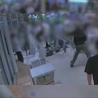 La battuta a una ragazza scatena maxi rissa tra giovani su nave da crociera La battuta a una ragazza scatena maxi rissa tra giovani su nave da crociera