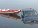 Sfiorata la tragedia a Viverone, jeep nel lago con il gommone. Il racconto: “Salvo per un soffio” Sfiorata la tragedia a Viverone, jeep nel lago con il gommone. Il racconto: “Salvo per un soffio”