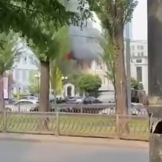 Raid su Kiev, in fiamme l'Accademia delle Scienze: persone fuggono dalle finestre per salvarsi