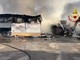 Vasto incendio in un capannone industriale a Napoli, l'intervento dei Vigili del Fuoco