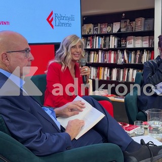 Myrta Merlino presenta il libro dedicato alla sua 'mamma geniale'
