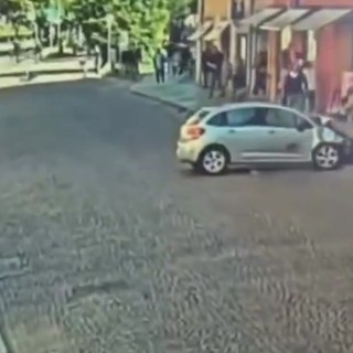Auto sulla folla a Modena, il video del 16 maggio