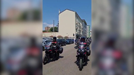 Agente morto dopo inseguimento, il saluto di cordoglio delle forze di polizia Agente morto dopo inseguimento, il saluto di cordoglio delle forze di polizia