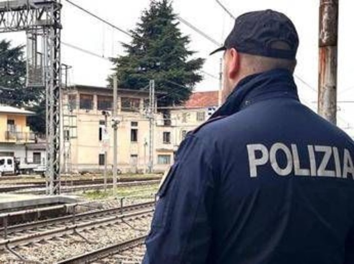 Trapani, ascolta musica con le cuffie e non sente l'arrivo del treno: muore a 17 anni