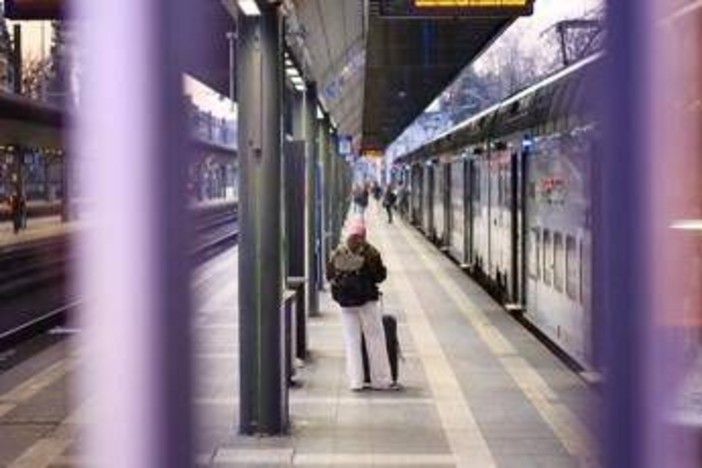 Manovra, sindacati contro emendamento FdI: "Inaccettabile obbligo di dichiarare in anticipo adesione a sciopero" Manovra, sindacati contro emendamento FdI: "Inaccettabile obbligo di dichiarare in anticipo adesione a sciopero"