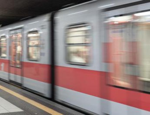 Ragazza sfregiata in metro a Milano, il racconto: "Ho pensato di morire"