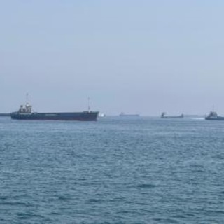 Iran, nuovi attacchi Usa: colpiti obiettivi militare. Teheran blocca petroliere a Hormuz - Diretta Iran, nuovi attacchi Usa: colpiti obiettivi militare. Teheran blocca petroliere a Hormuz - Diretta