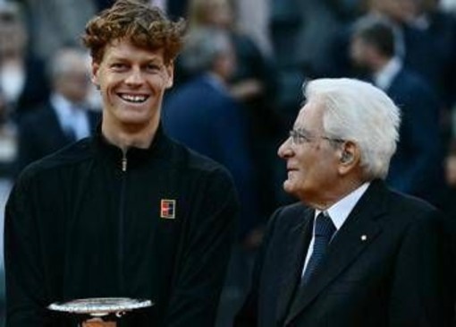 Sinner re di Roma, trionfo davanti a Mattarella. I big della politica esultano Sinner re di Roma, trionfo davanti a Mattarella. I big della politica esultano