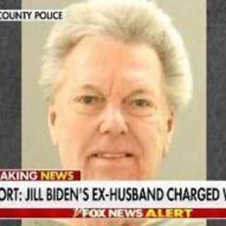 Usa, l'ex marito della first lady Jill Biden incriminato per l'omicidio della moglie