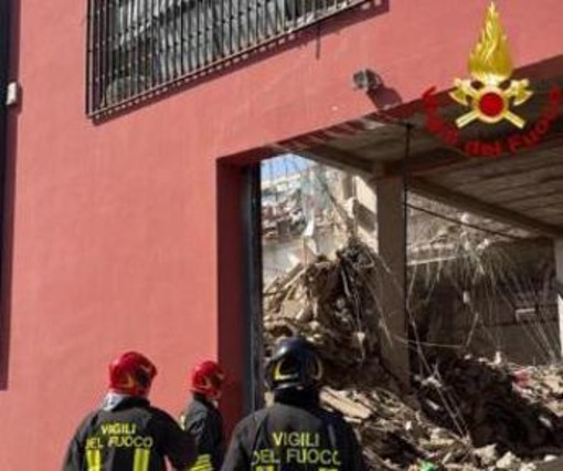 Messina, crolla edificio: vigili del fuoco cercano sei dispersi tra le macerie