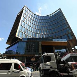 Incendio in edificio nel centro di Bruxelles, diversi morti e dispersi