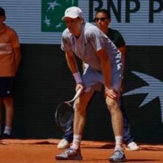 Roland Garros e non solo, quando Sinner perde contro... il caldo e gli infortuni