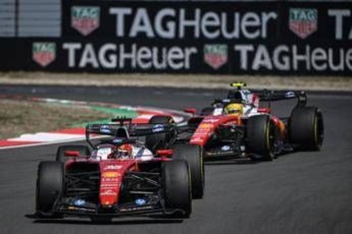 Formula 1, in Cina Russell vince Sprint ma podio è rosso Ferrari: Leclerc secondo, Hamilton terzo Formula 1, in Cina Russell vince Sprint ma podio è rosso Ferrari: Leclerc secondo, Hamilton terzo