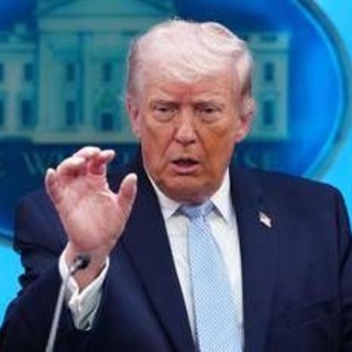 Iran, Trump: "Possiamo distruggerlo in una notte, ho il piano migliore di tutti"