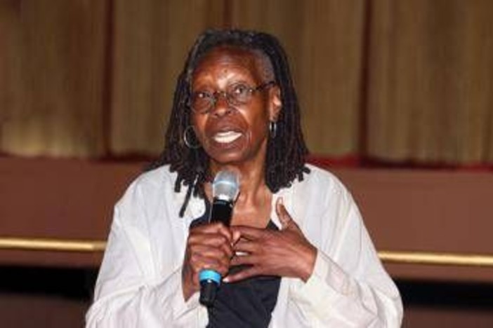 A 'Un Posto al sole' arriva Whoopi Goldberg: "Il set? Come una vacanza in un Paese che amo" A 'Un Posto al sole' arriva Whoopi Goldberg: "Il set? Come una vacanza in un Paese che amo"
