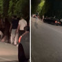 Taormina, auto a tutta velocità su giovani fuori da una discoteca - Il video Taormina, auto a tutta velocità su giovani fuori da una discoteca - Il video