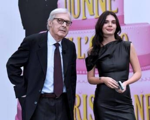 Vittorio Sgarbi, la figlia Evelina sarà ospite oggi a Verissimo: il caso padre-figlia Vittorio Sgarbi, la figlia Evelina sarà ospite oggi a Verissimo: il caso padre-figlia