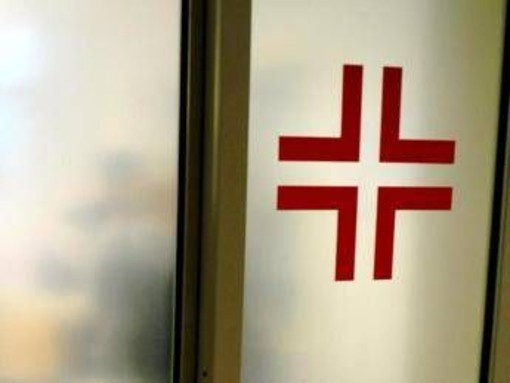 Napoli, scambiò gravidanza per un mal di schiena e la donna morì: medico condannato a due anni