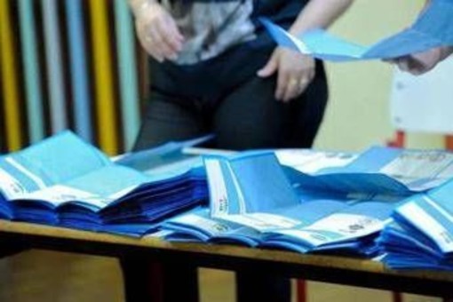 Sondaggio politici, Pd più vicino a Fratelli d'Italia. Vannacci sale ancora Sondaggio politici, Pd più vicino a Fratelli d'Italia. Vannacci sale ancora