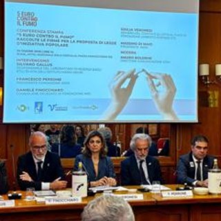 Fumo, gli oncologi: "52mile firme per aumentare di 5 euro costo sigarette, Senato discuta la legge" Fumo, gli oncologi: "52mile firme per aumentare di 5 euro costo sigarette, Senato discuta la legge"