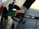 Prezzi carburanti: la benzina aumenta ancora, in calo il diesel