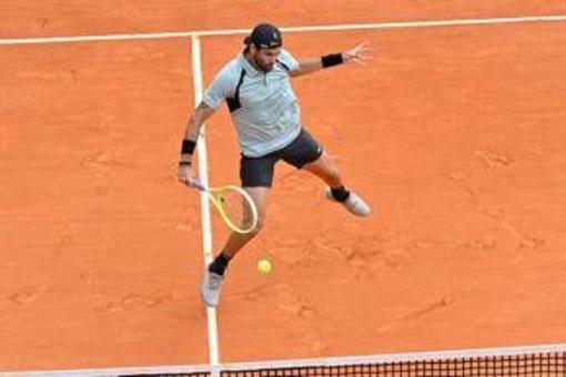 Montecarlo, Berrettini spazza via Medvedev con un doppio 6-0 e vola agli ottavi - Rivivi il match