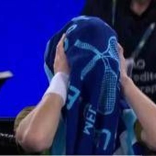 Sinner, probelma fisico contro Shelton? Il team: "Chiama il fisio" Sinner, probelma fisico contro Shelton? Il team: "Chiama il fisio"