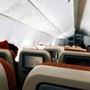 Invasione di zanzare sul volo Milano-Alicante, passeggeri costretti a cambiare aereo